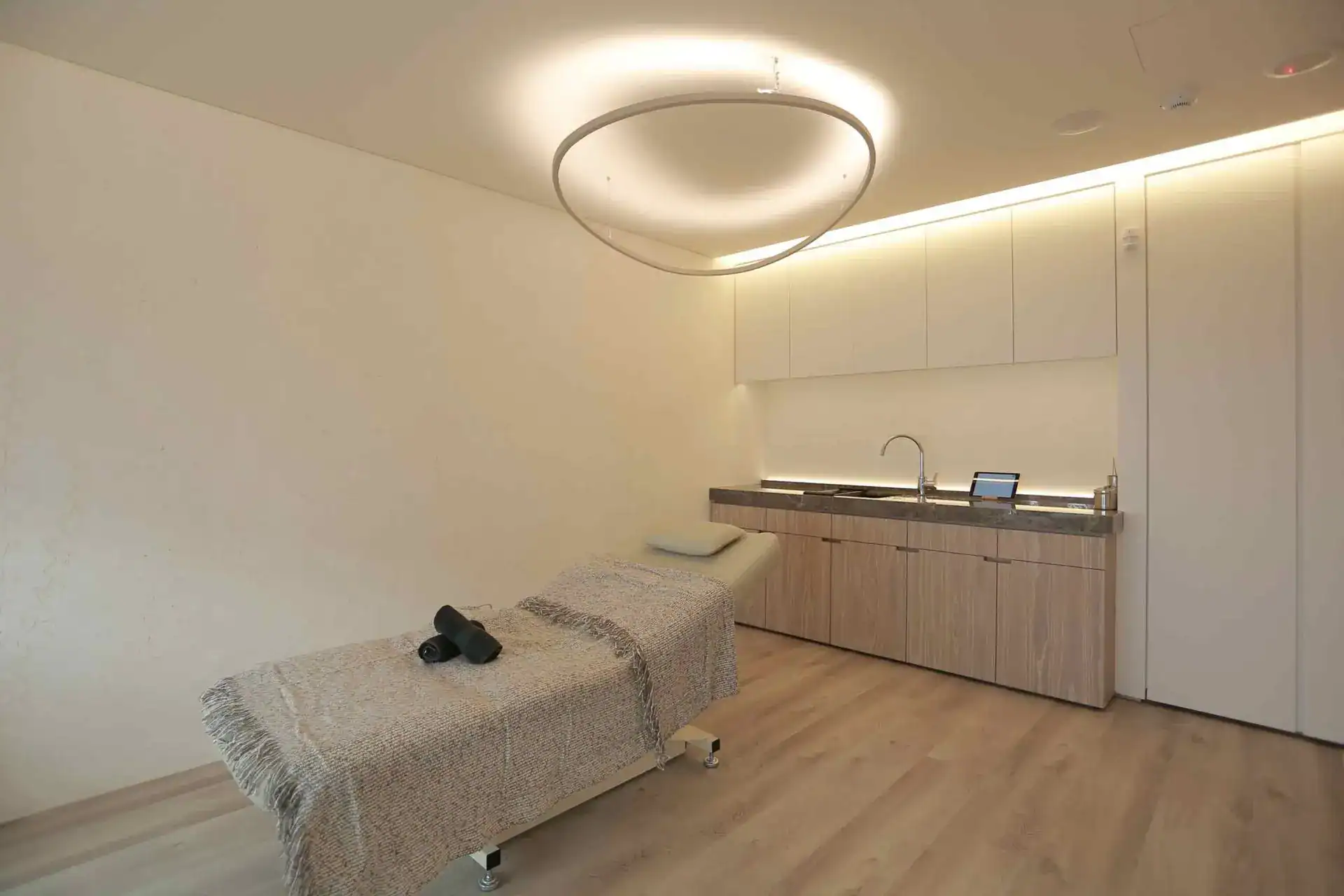 醫美,紅雲母,銀蔥灰泥,金箔